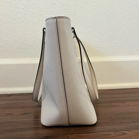 Kate Spade Elegant Cream Tote Bag perfect for spring - Picture 6 of 12